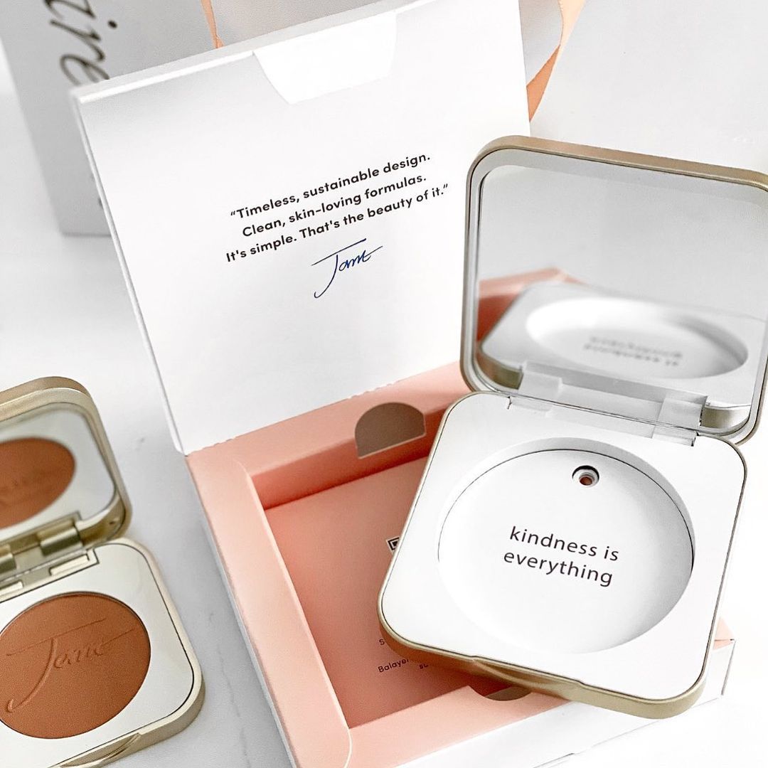 Refillable Compact by Jane Iredale